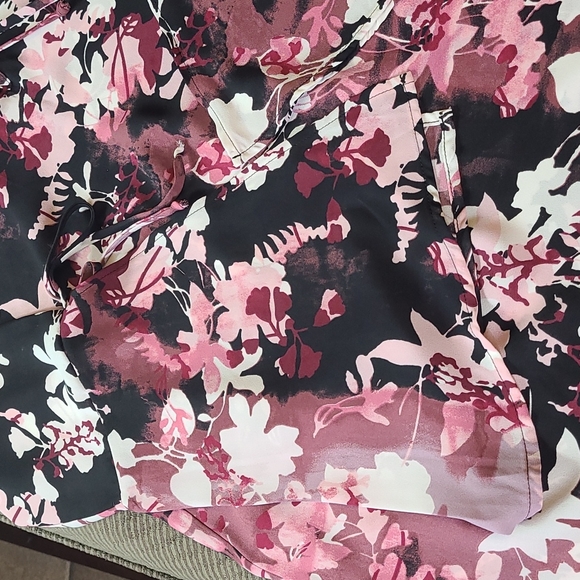 Quintessential Split Sleeve Blouse - Picture 13 of 14